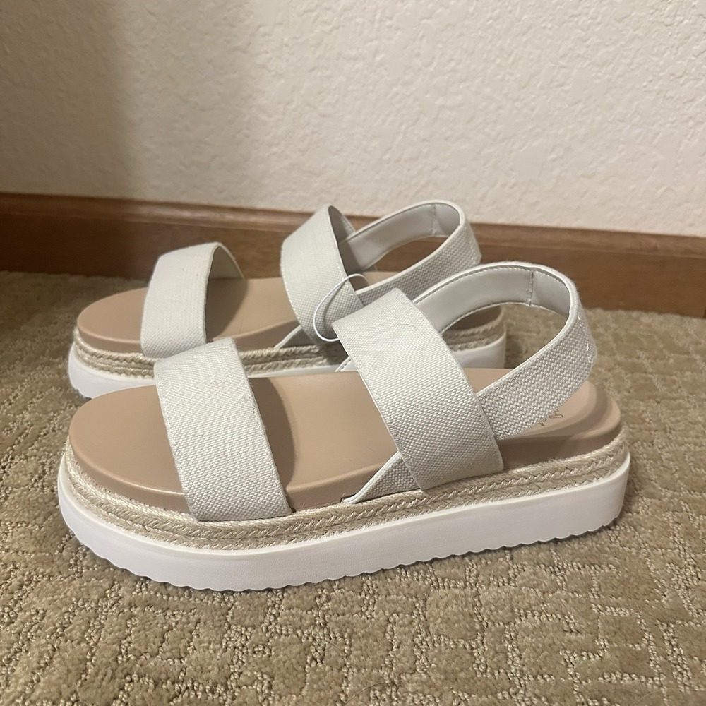NWT Wild Fable Women Elliot Sandals with Memory Foam Insole Sz 10 Platform Beach